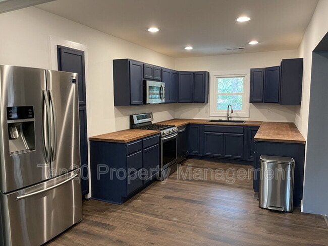 Building Photo - 5835 Darral Dr