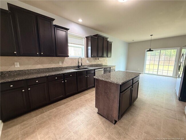 Building Photo - 260 Trenton Pl