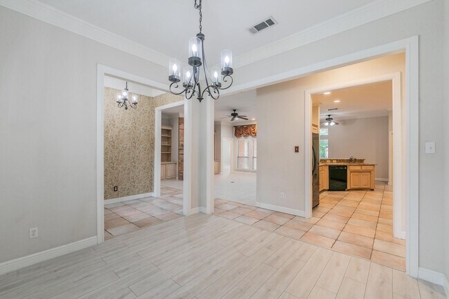 Building Photo - Beautiful 4 Bedroom Home in Ridgmar