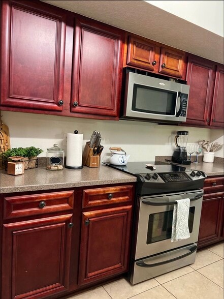 Building Photo - 8227 Lobster Bay Ct