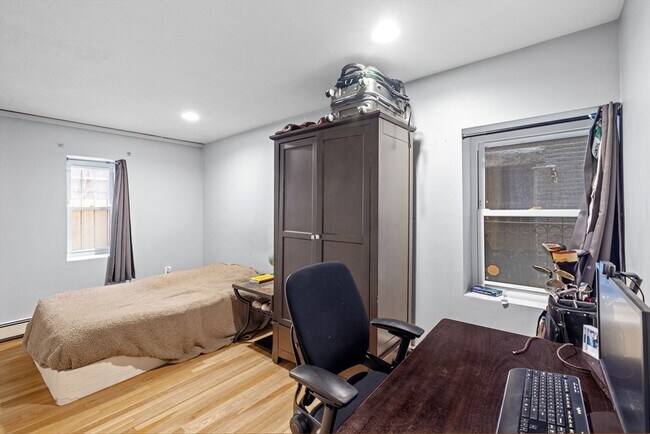 Building Photo - 407 Marlborough St