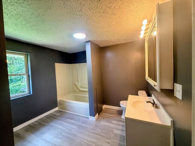 Building Photo - Three bedroom one bathroom single-family home for rent