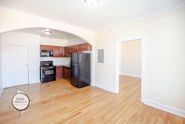 Building Photo - Rehabbed Units in Cicero!