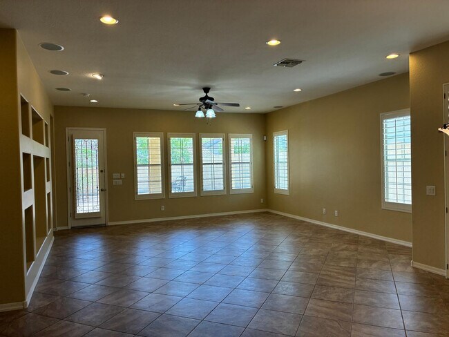 Building Photo - 20973 W Cora Vista