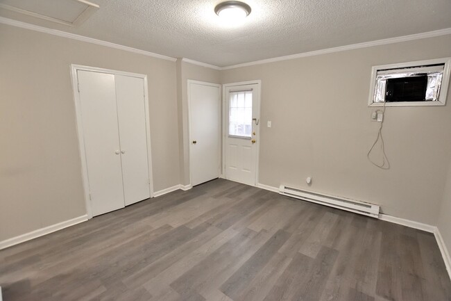 Building Photo - 719 Carolina Ave