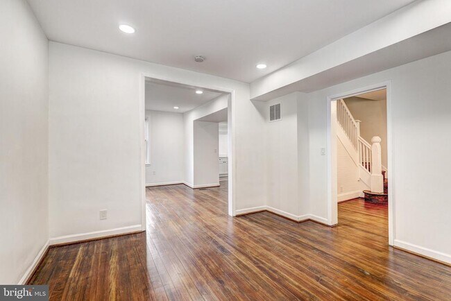 Building Photo - 2805 Hamilton Ave