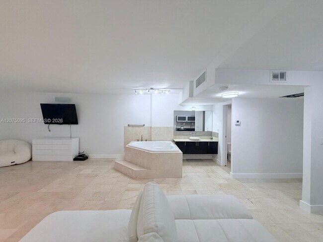 Building Photo - 2301 Collins Ave