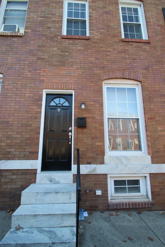 Building Photo - Gorgeous 2bd/1.5 ba Canton townhome. OSP, ...