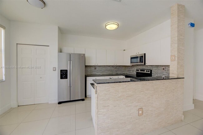 Building Photo - 8039 NW 108th Pl