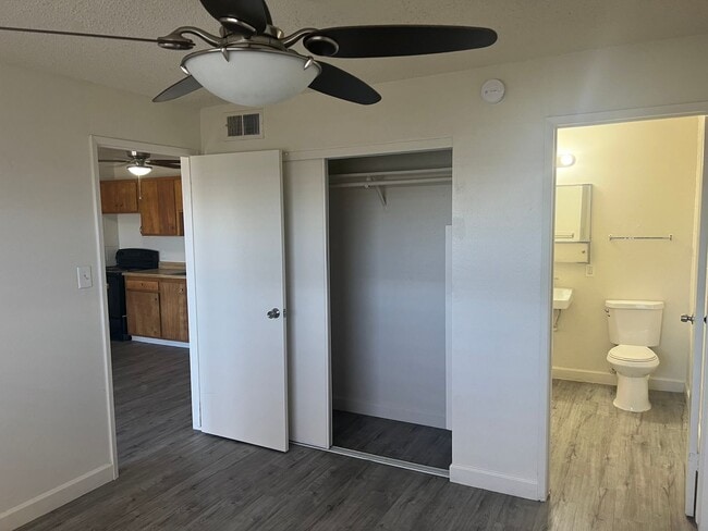 Building Photo - 1 Bedroom 1 Bath In Central Las Vegas