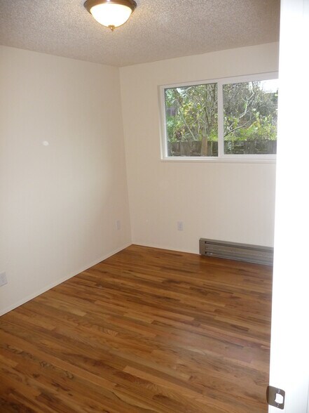 Building Photo - 636 SE 47th Ave