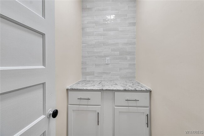 Building Photo - 404 Parkdale Ave