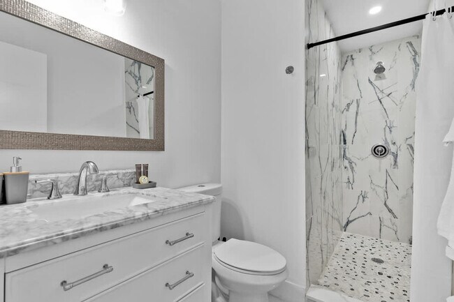 Building Photo - 7061 Coolidge St