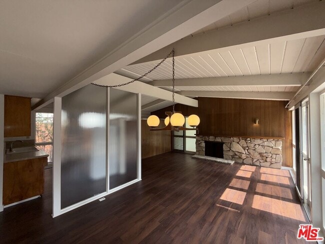 Building Photo - 3355 Kallin Ave