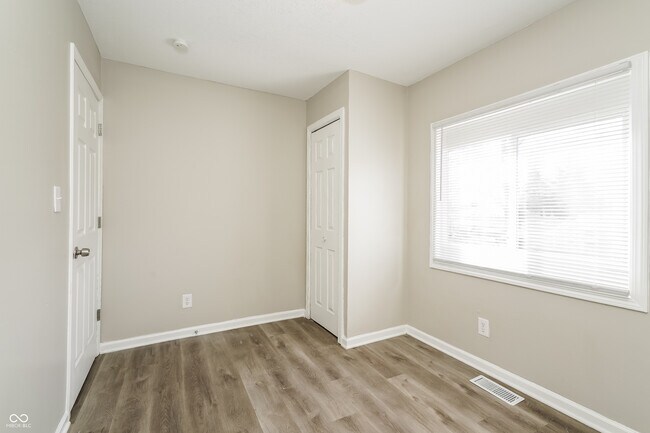 Building Photo - 3050 S Roena St