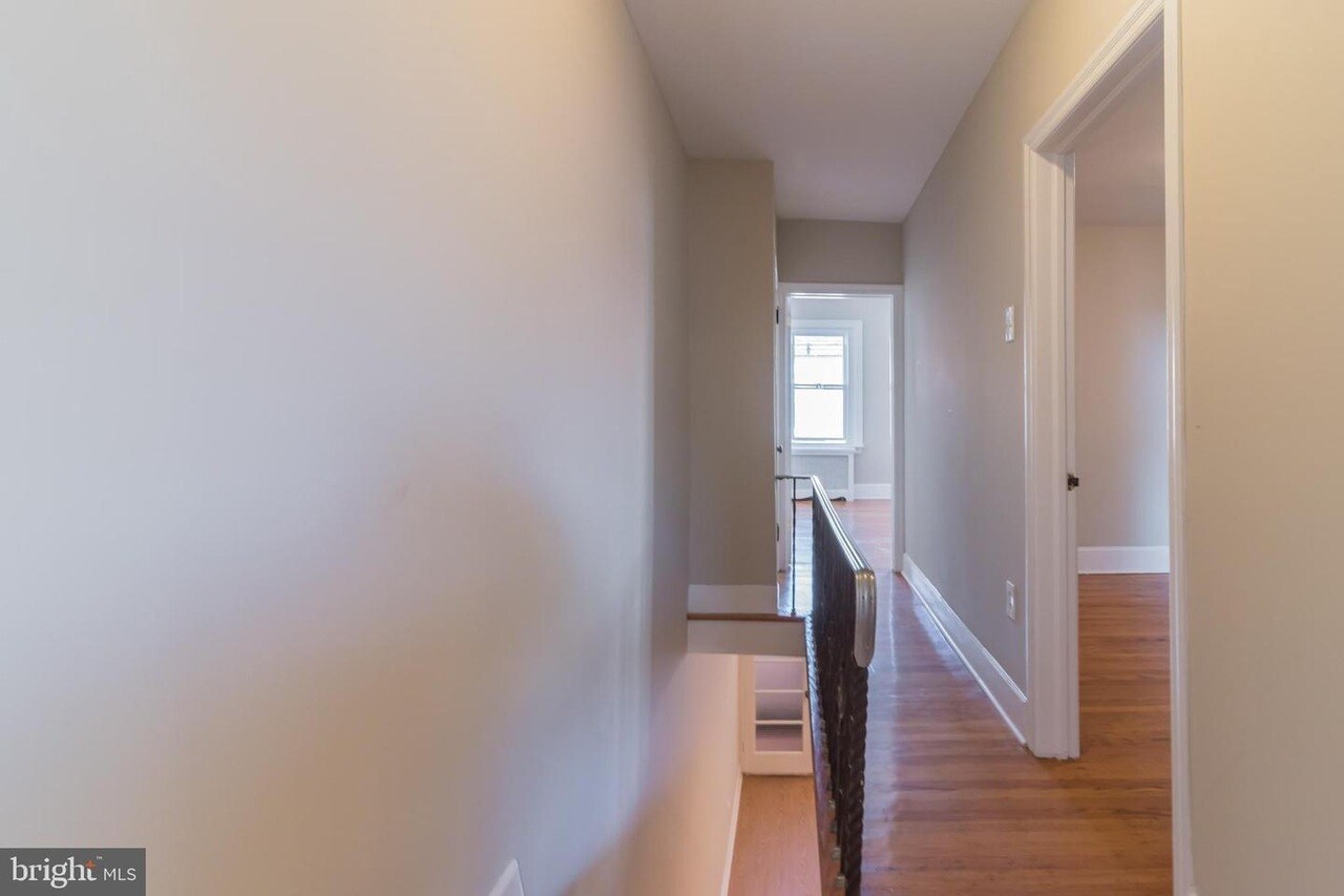 Hallway - 1523 S Mole St