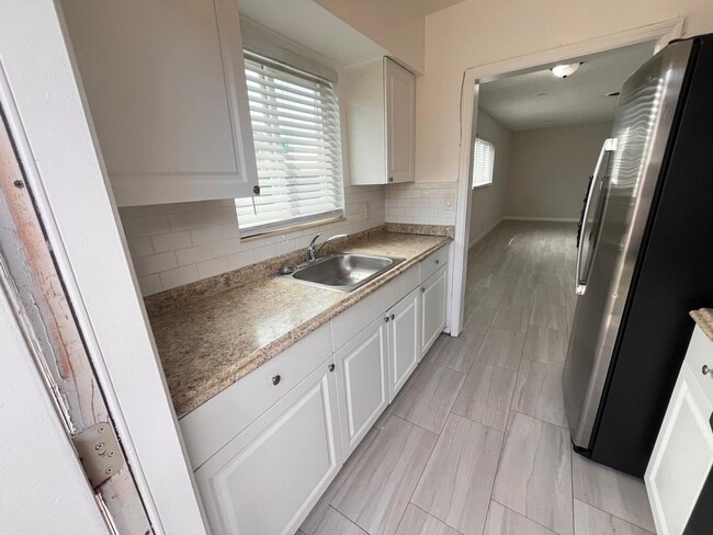 Building Photo - 3121 NE 7th Ave