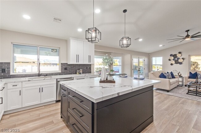 Building Photo - 4785 N Grand Canyon Dr