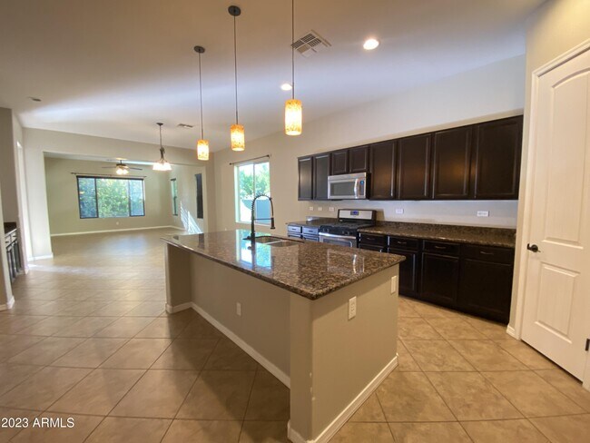 Building Photo - 20841 W Eastview Way