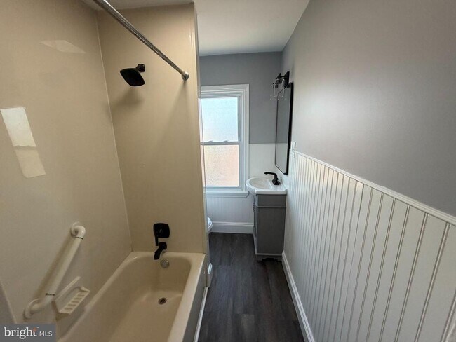 Building Photo - 124 W Butler Pike