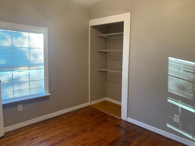 Building Photo - MOVE IN SPECIAL- Cozy 2 Bed/ 1 Bath Home in Saint Cloud