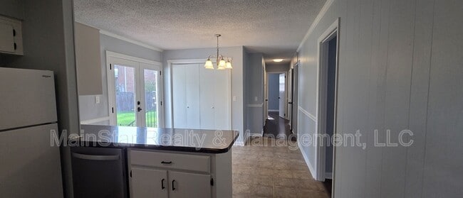 Building Photo - 100 Southburn Dr