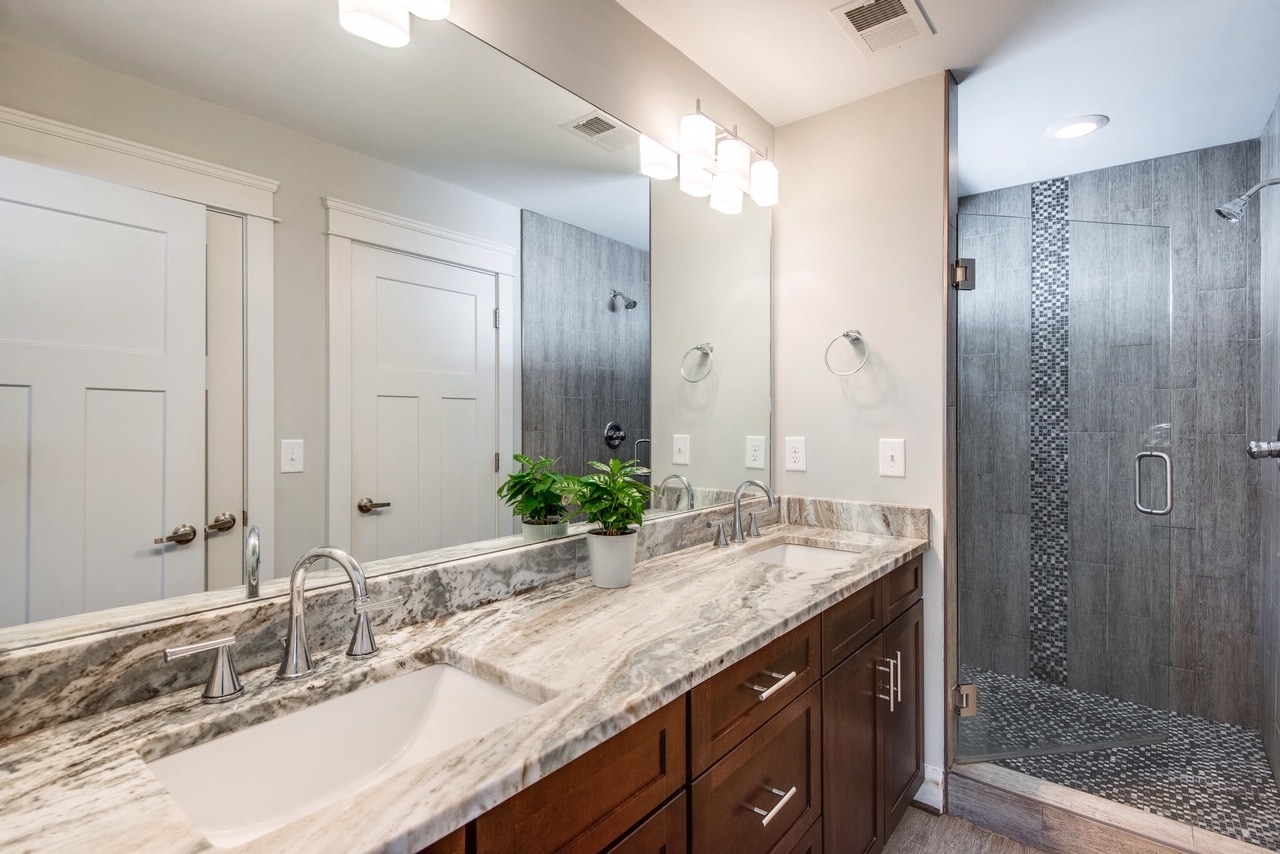 Upstairs master bath - 710 Buchanan St