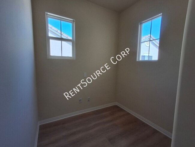 Building Photo - 24310 Las Palmas St