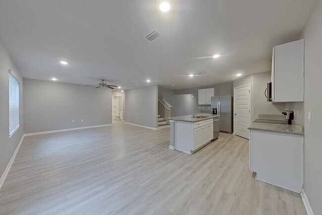 Building Photo - 4694 Malay Cir