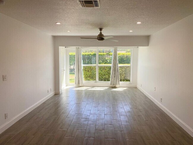 Building Photo - 2450 Black Olive Blvd