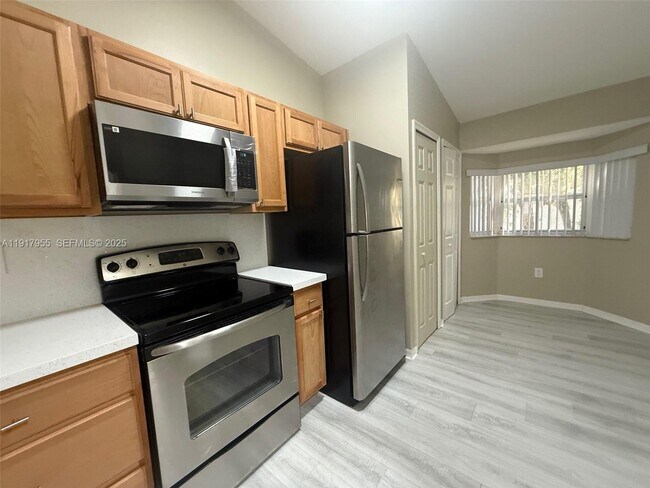 Building Photo - 2911 SE 13th Rd