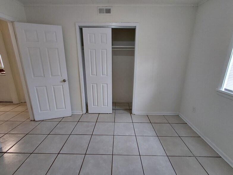 Building Photo - 722 Carter Dr