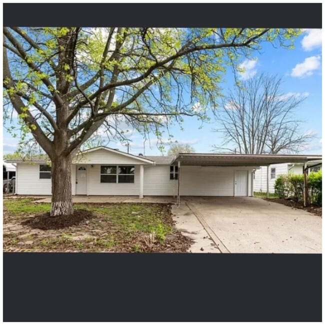 Building Photo - 208 St Christopher Dr