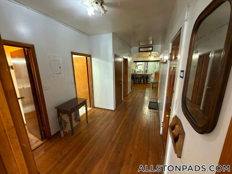 Building Photo - 46 Park Vale Ave