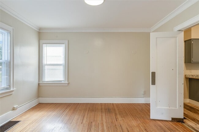 Building Photo - 425 Highland Ave