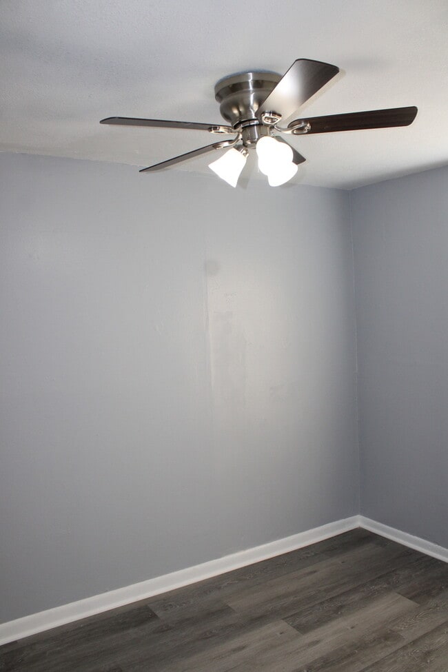 Building Photo - Cozy 3-bedroom, 1 full bath with vanity home located in Kansas City, MO.