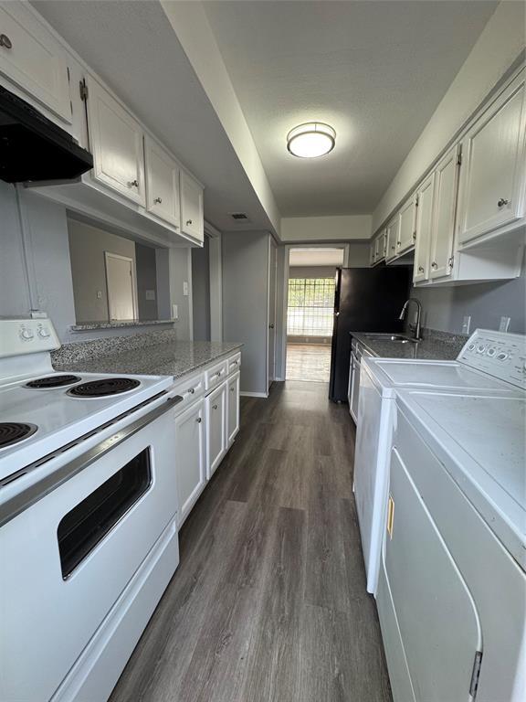 Building Photo - 7925 Grove Ridge Dr