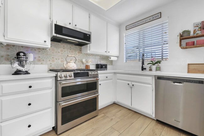 Building Photo - 51685 Avenida Herrera