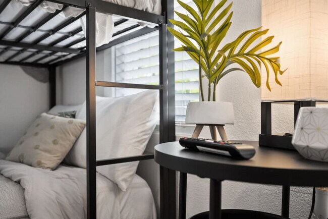 Building Photo - 921 E Hattie St