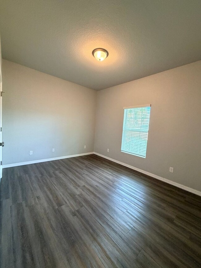 Building Photo - 3 bedrooms and 2 baths! FRESHLY RENOVATED!