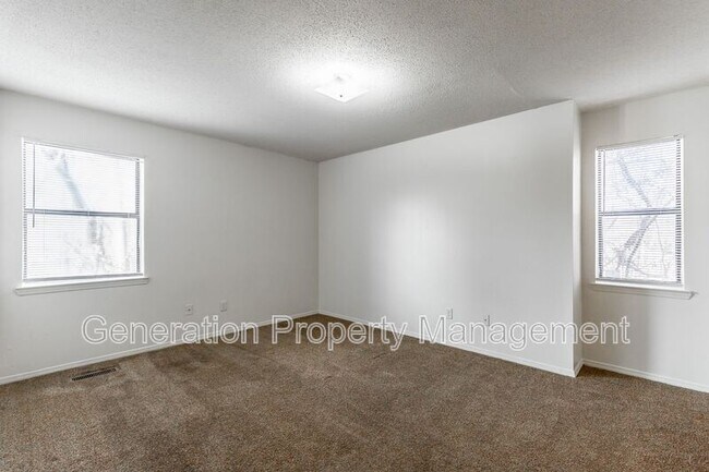 Building Photo - 17 Knollwood Dr