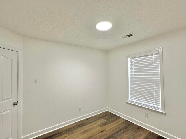 Building Photo - 5445 Pine Oak Ln