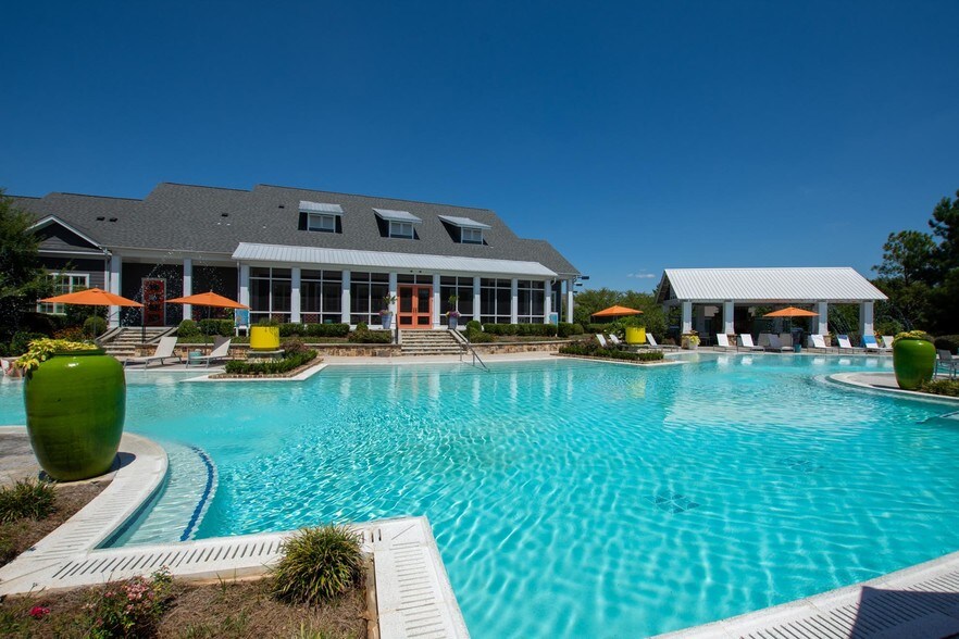 Lullwater Apartments 8400 Veterans Pky Columbus GA 31909 Apartment