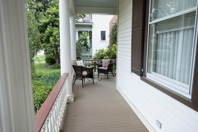 Building Photo - 349 W Main St