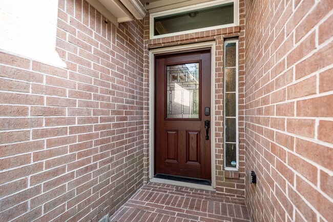 Building Photo - 2506 S Strathford Ln