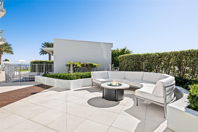 Building Photo - 701 N Fort Lauderdale Beach Blvd