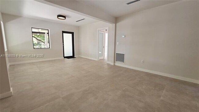 Building Photo - 424 NE 63rd St