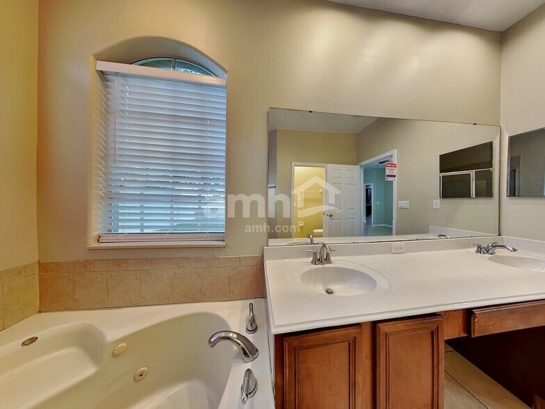 Building Photo - 14544 Cedar Branch Way