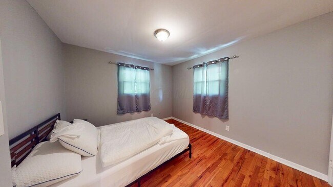 Building Photo - 32 Marion St