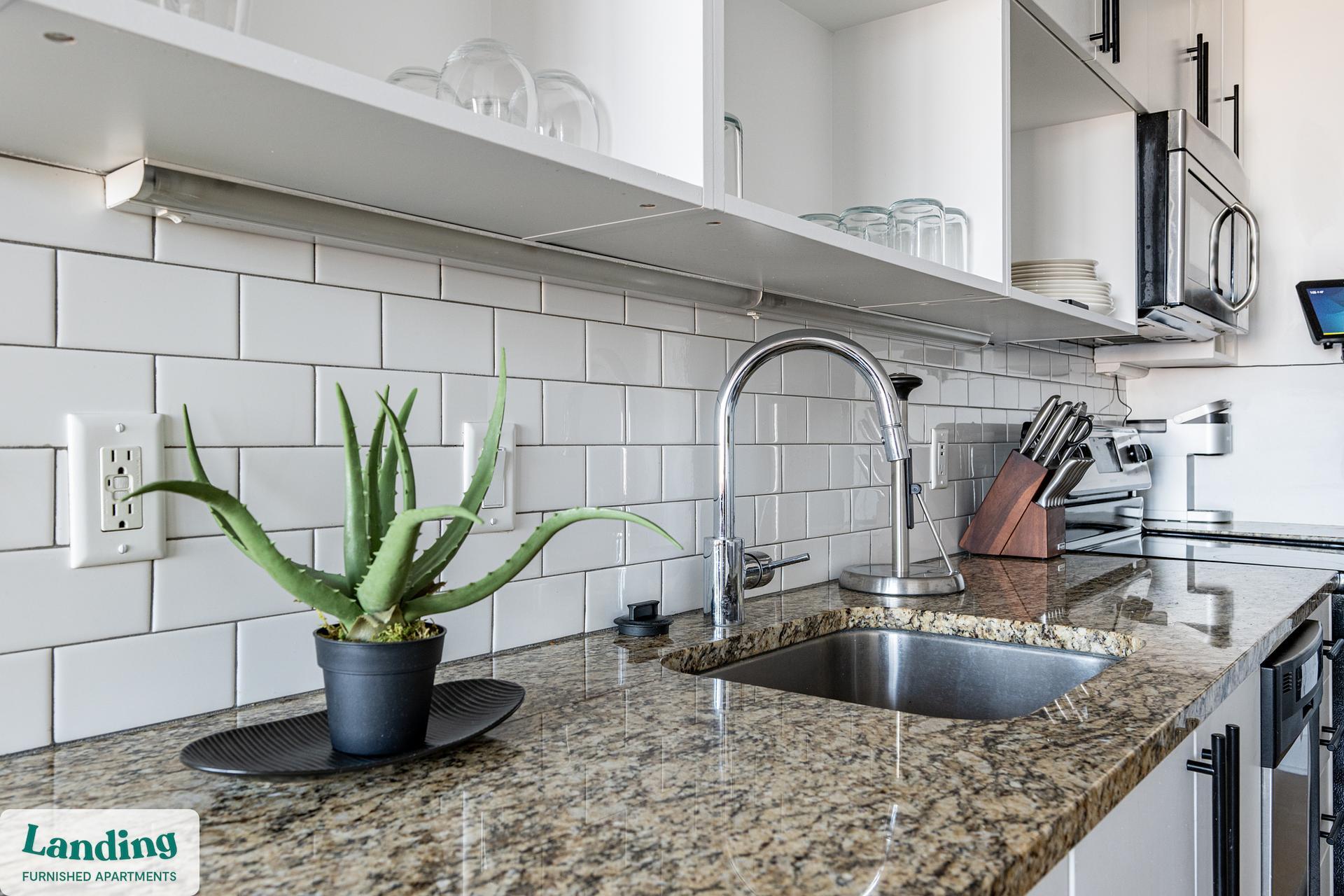 Building Photo - 933 McGee St